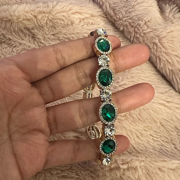 NWOT Stunning golden and emerald green bracelet - Picture 2 of 3